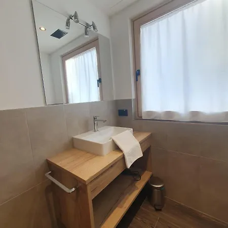 Gin Apartament *