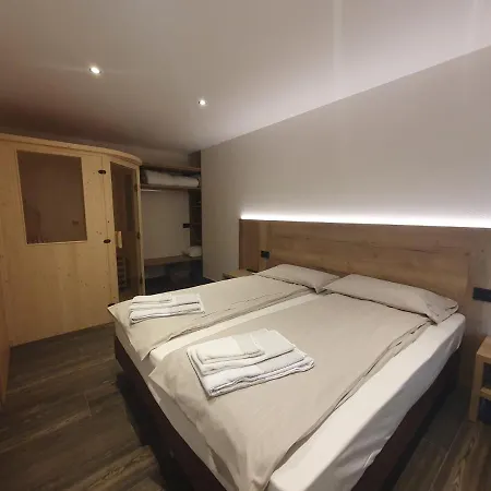 Gin Apartament *